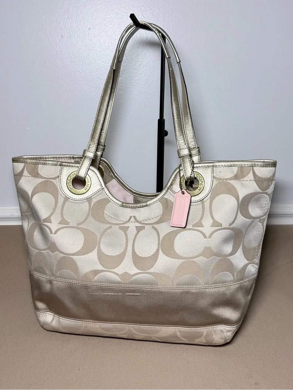 ✨ Coach Signature C Jacquard Tote - Beige & Metallic Gold ✨